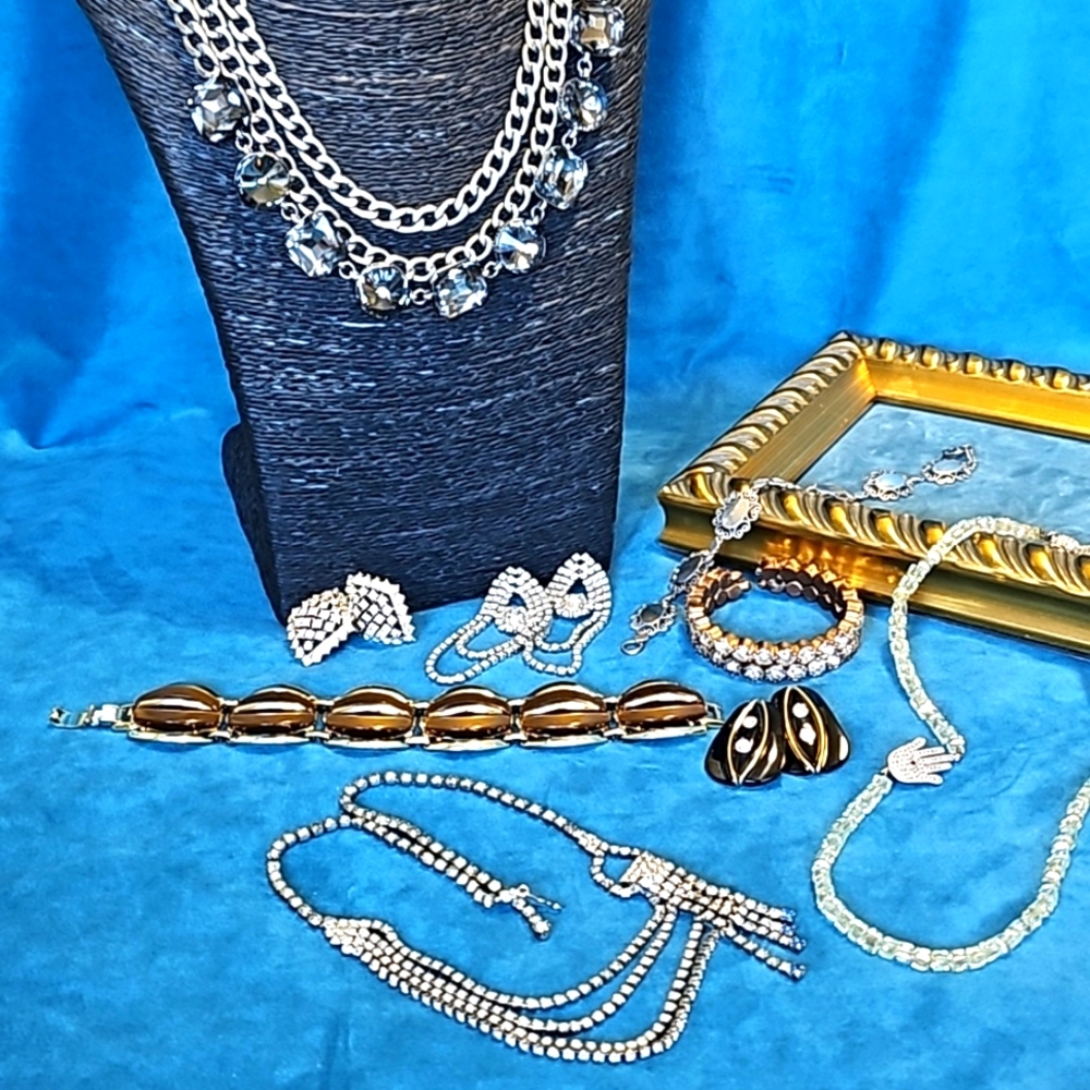 Vintage sparkling lot, 9 pieces of jewelry, bakelite, sterling silver